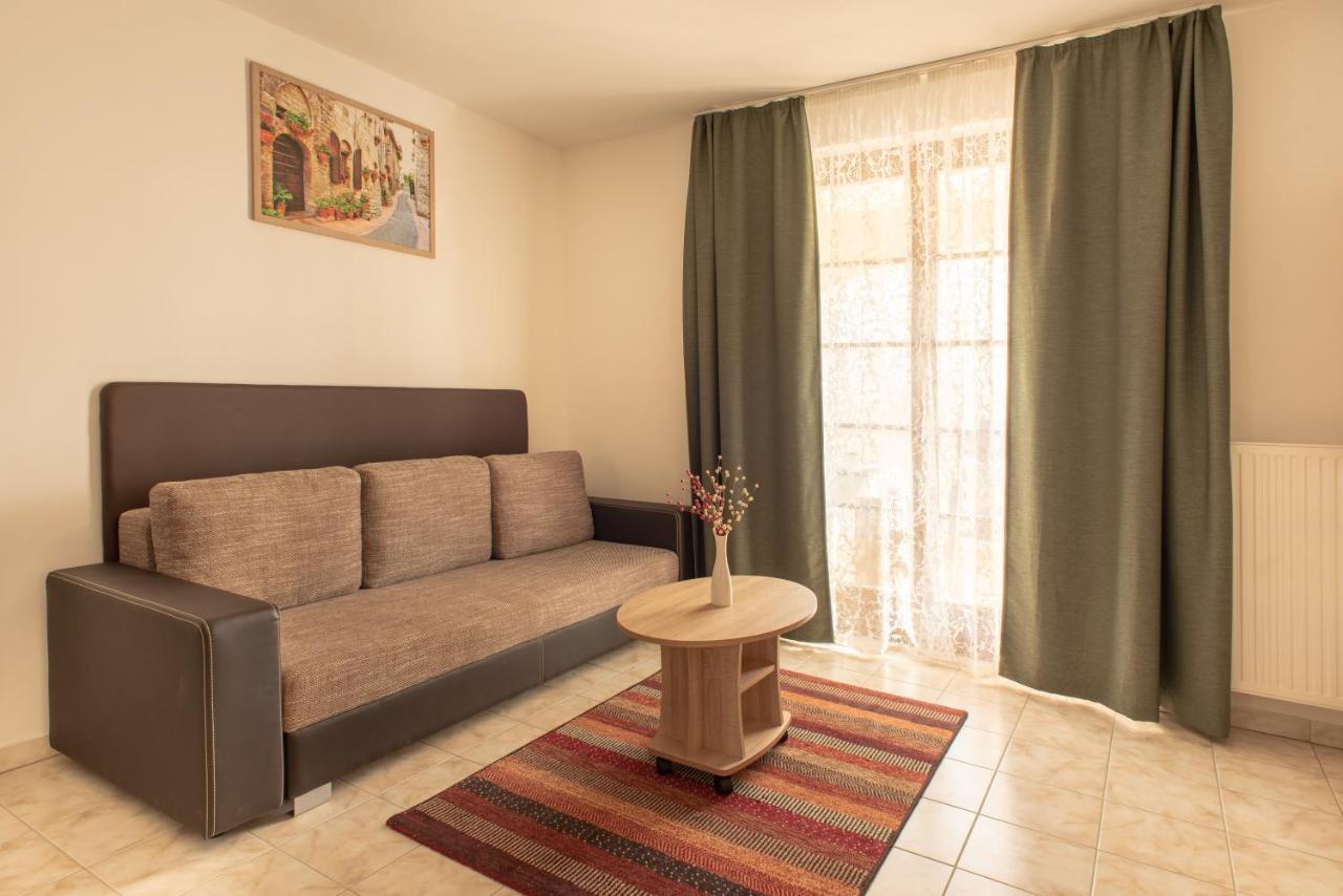 Modor Apartman Alsópáhok Екстериор снимка