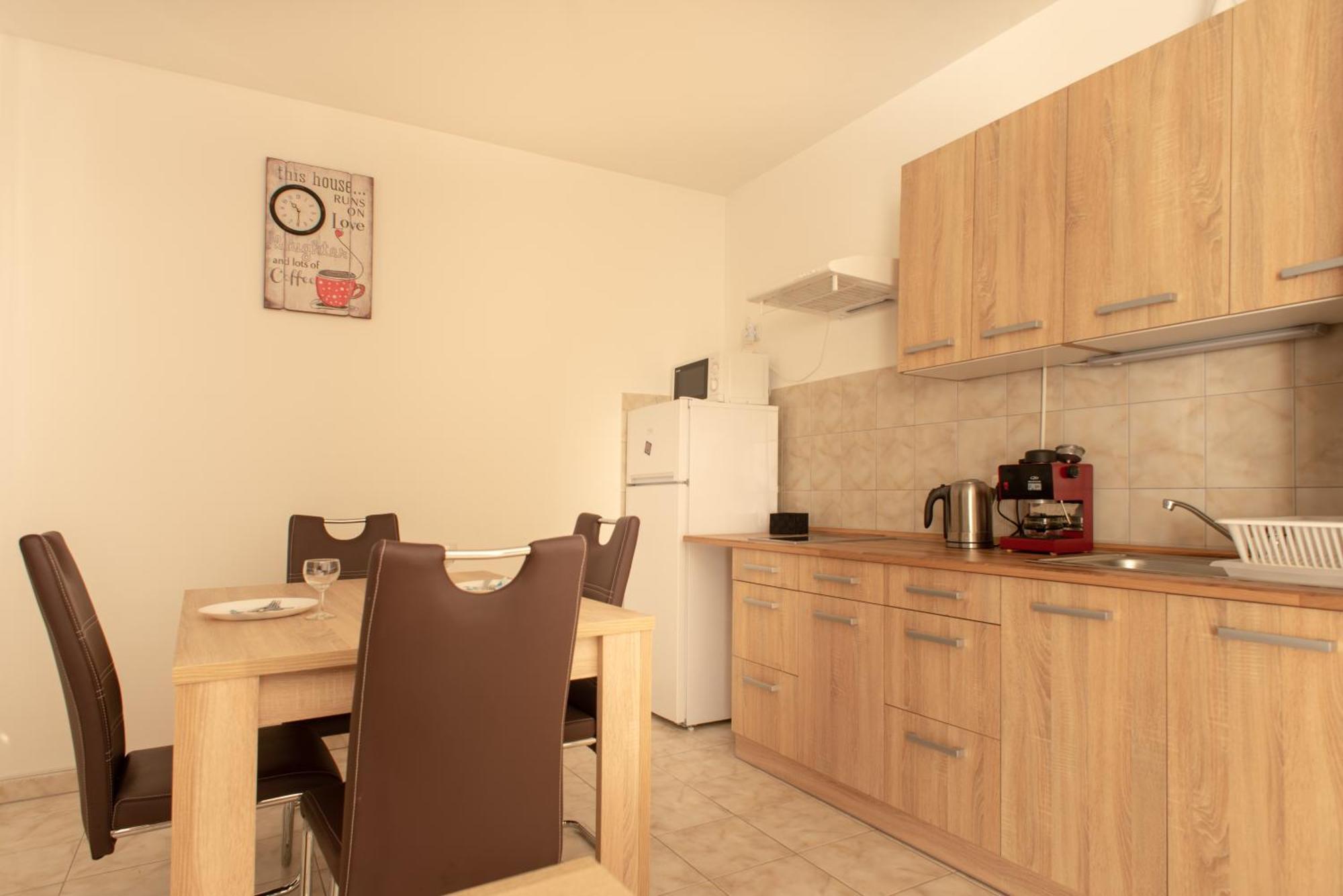 Modor Apartman Alsópáhok Екстериор снимка