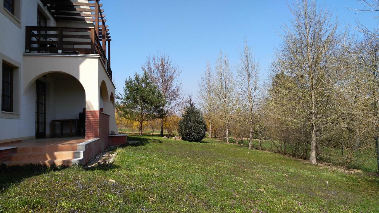 Modor Apartman Alsópáhok Екстериор снимка