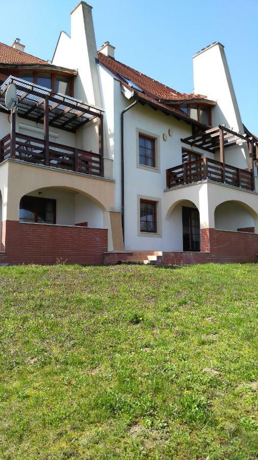 Modor Apartman Alsópáhok Екстериор снимка