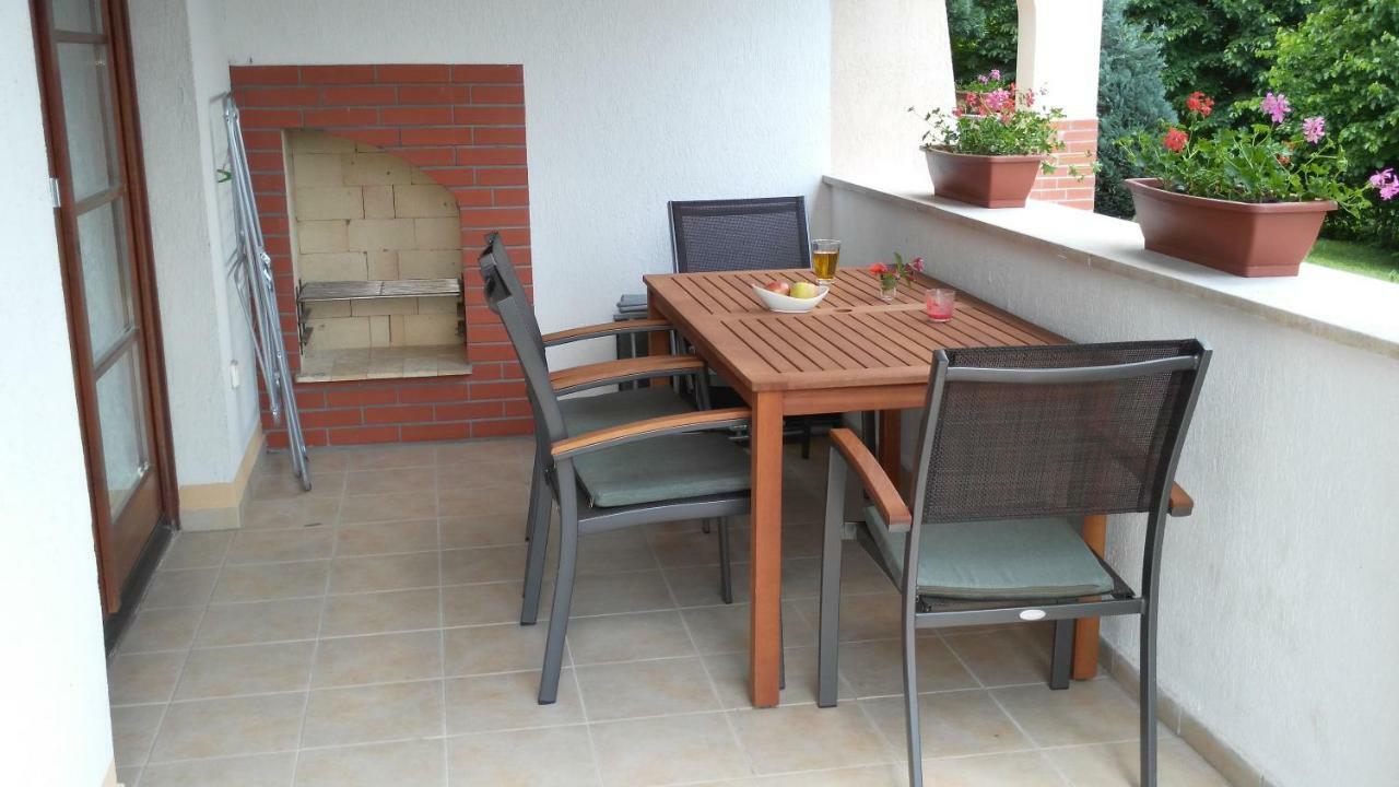Modor Apartman Alsópáhok Екстериор снимка