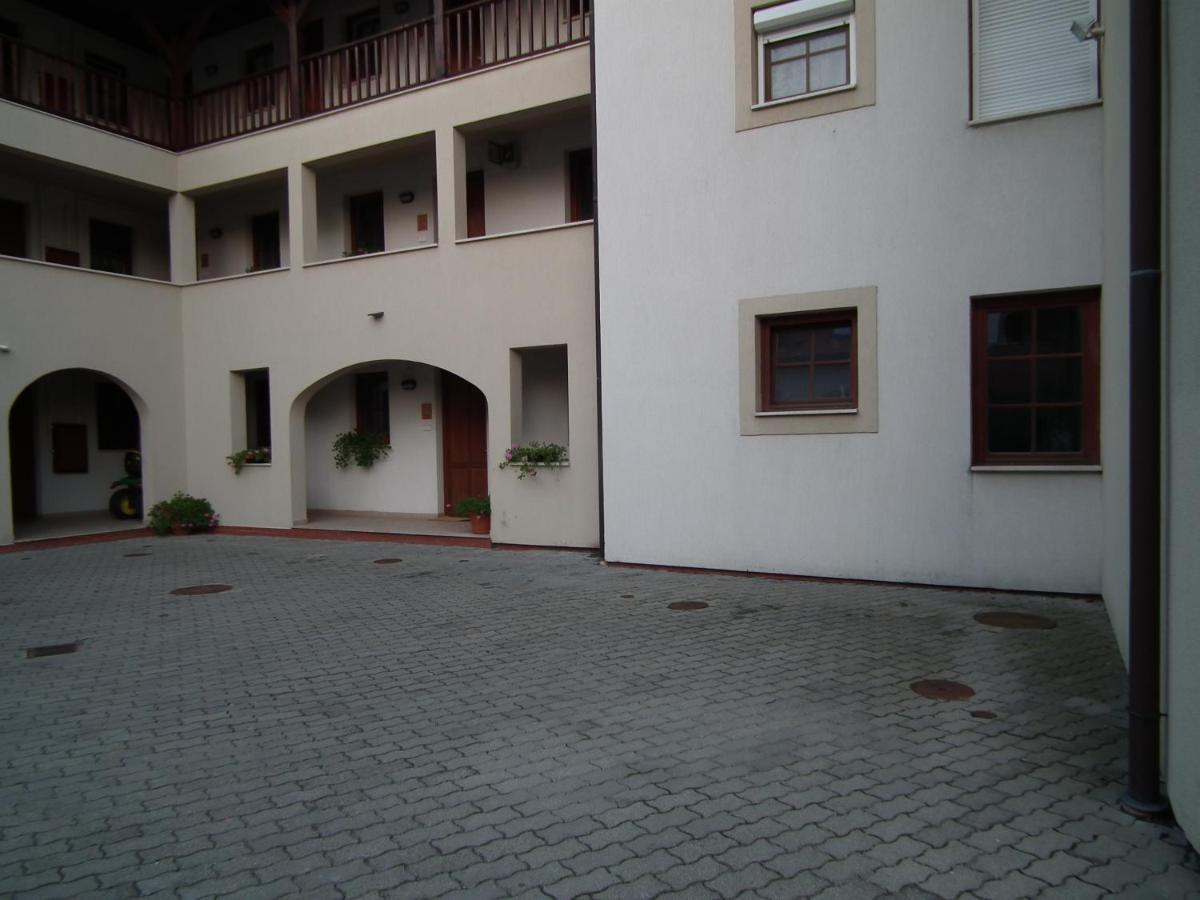 Modor Apartman Alsópáhok Стая снимка