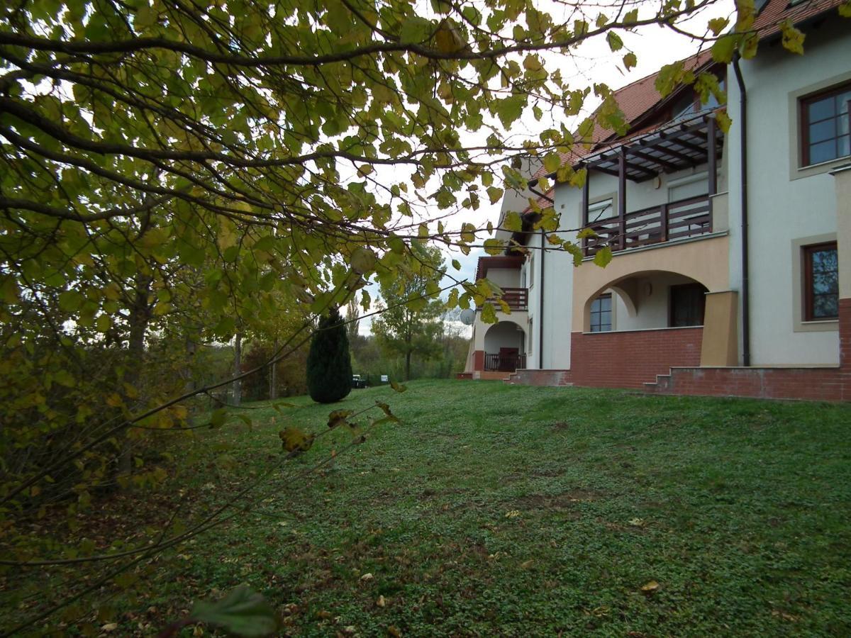 Modor Apartman Alsópáhok Стая снимка